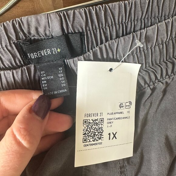 Forever 21 Army Green Wide-Leg Cargo Pants – Size 1X (NWT) - Picture 5 of 5
